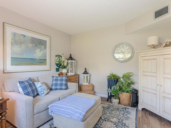 3755 Via Poinciana 101, Lake Worth FL 33467