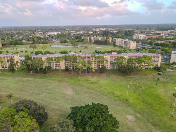 3755 Via Poinciana 101, Lake Worth FL 33467