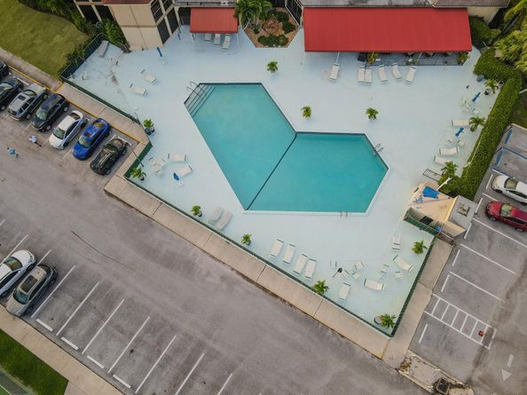 3755 Via Poinciana 101, Lake Worth FL 33467