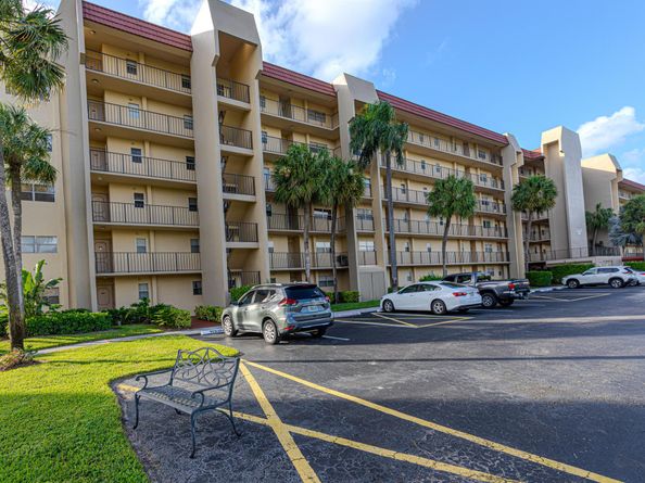 3755 Via Poinciana 101, Lake Worth FL 33467
