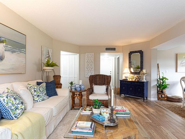3755 Via Poinciana 101, Lake Worth FL 33467