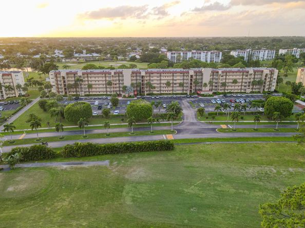 3755 Via Poinciana 101, Lake Worth FL 33467