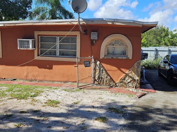 216 NW 7th Ct, Hallandale Beach FL 33009