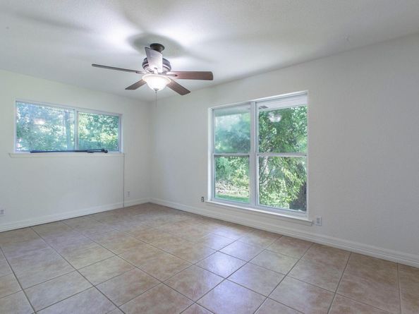 1905 Great Oaks DR, Round Rock TX 78681