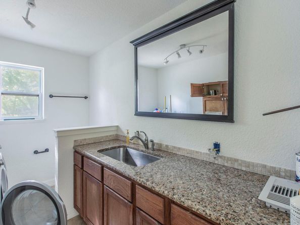 1905 Great Oaks DR, Round Rock TX 78681