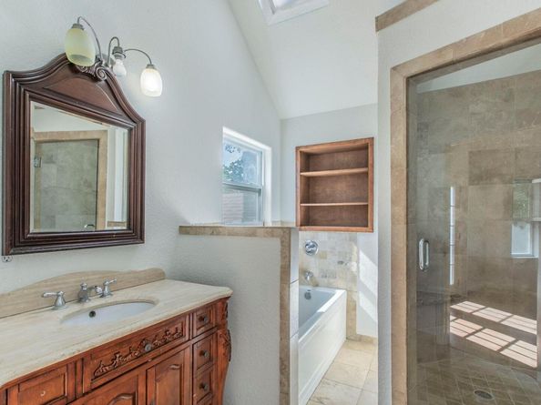 1905 Great Oaks DR, Round Rock TX 78681