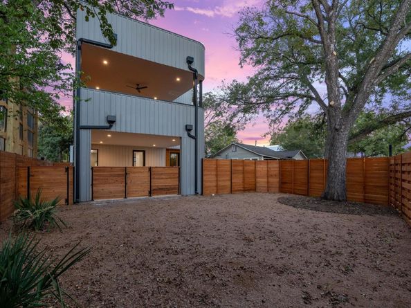 2704 Canterbury ST A, Austin TX 78702