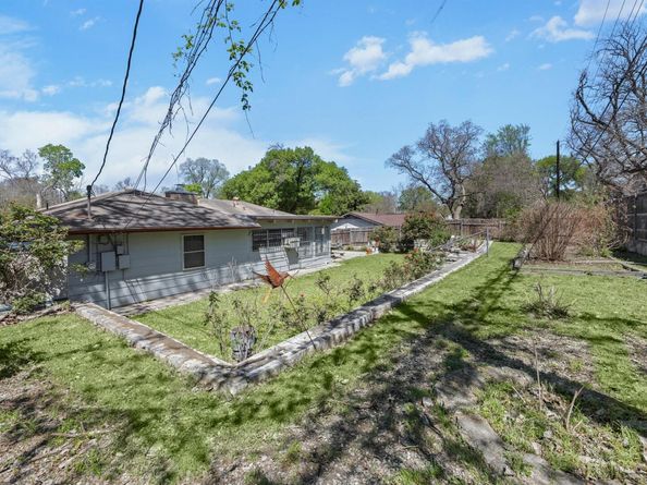 3205 Laguna DR, Austin TX 78741
