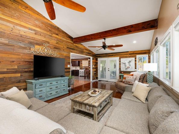 1802 Bumblebee DR, Pflugerville TX 78660