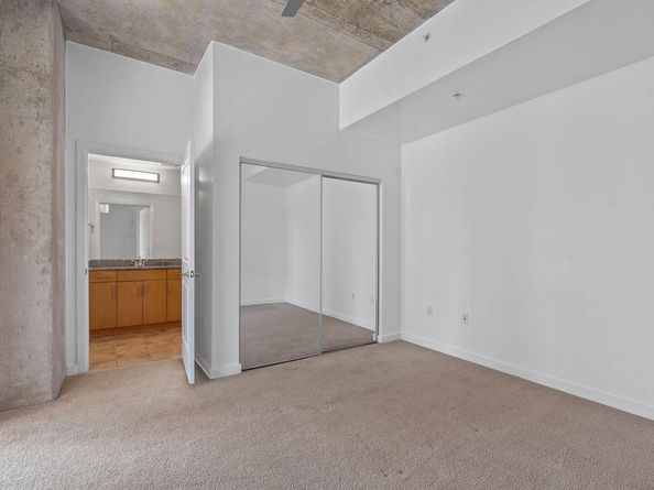 360 Nueces ST 2401, Austin TX 78701