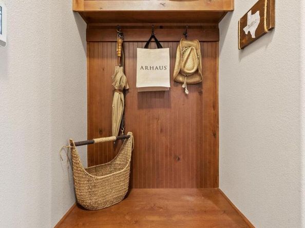 916 Morning Moon CIR, Austin TX 78732