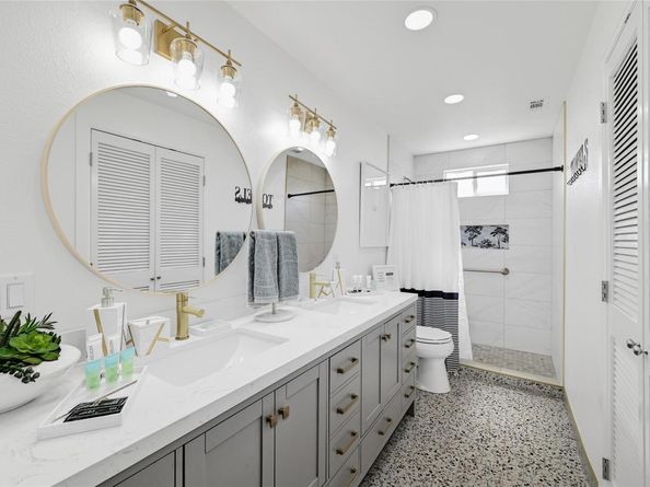 225 Comanche LN, Point Venture TX 78645