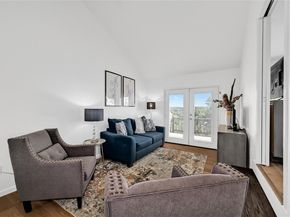 225 Comanche LN, Point Venture TX 78645