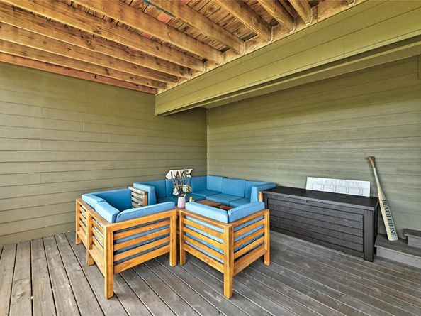 225 Comanche LN, Point Venture TX 78645
