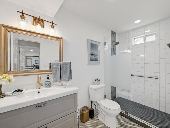 225 Comanche LN, Point Venture TX 78645