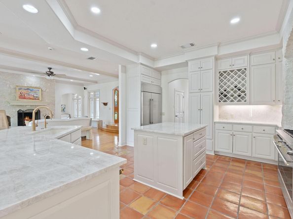 21936 Briarcliff DR, Spicewood TX 78669