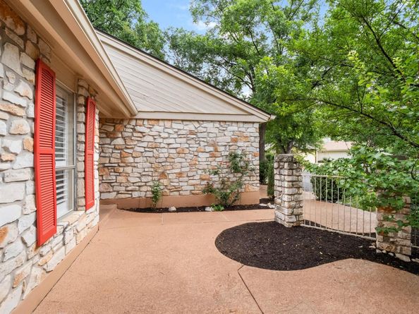 6109 Grass HOLW, Austin TX 78750