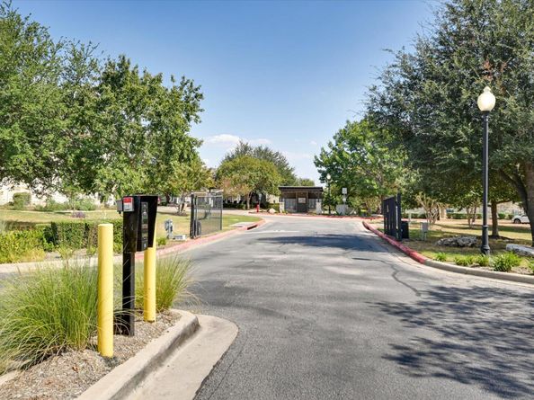 9201 Brodie LN 1501, Austin TX 78748