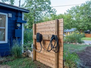 1148 Gunter ST, Austin TX 78721