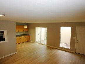 6718 Silvermine Dr 103, Austin TX 78736