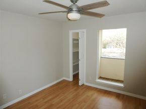 6718 Silvermine Dr 103, Austin TX 78736