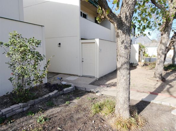 6718 Silvermine Dr 103, Austin TX 78736