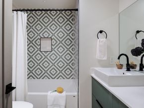 2220 E Stassney LN B, Austin TX 78744