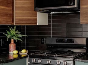 2220 E Stassney LN B, Austin TX 78744