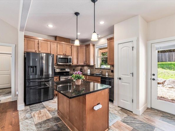 1058 Daviot DR, Spicewood TX 78669