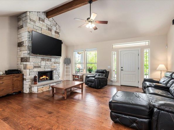 1058 Daviot DR, Spicewood TX 78669