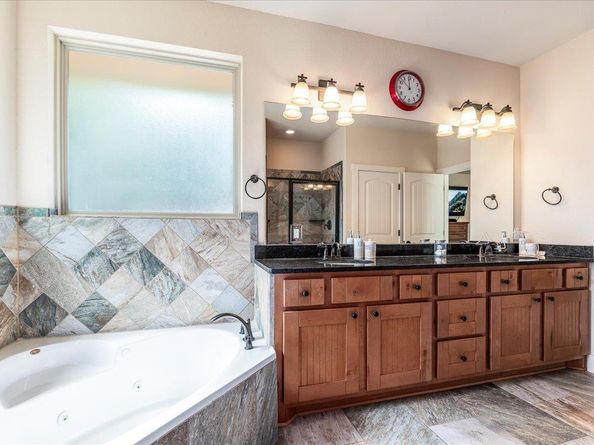 1058 Daviot DR, Spicewood TX 78669