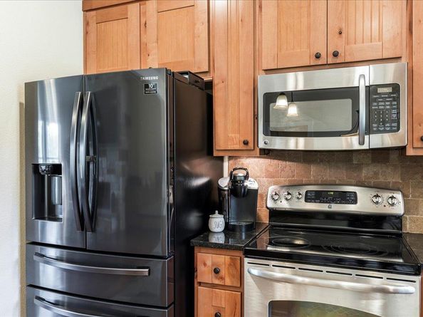 1058 Daviot DR, Spicewood TX 78669