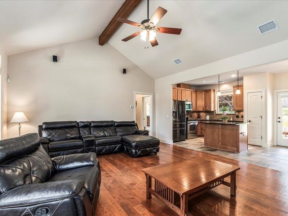 1058 Daviot DR, Spicewood TX 78669
