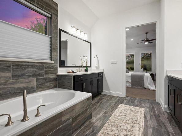 307 Lodestone LN, Austin TX 78738