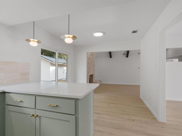 10107 Oak Hollow DR, Austin TX 78758