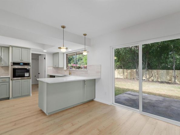 10107 Oak Hollow DR, Austin TX 78758