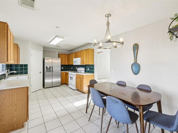 924 Melted Candle CV, Pflugerville TX 78660