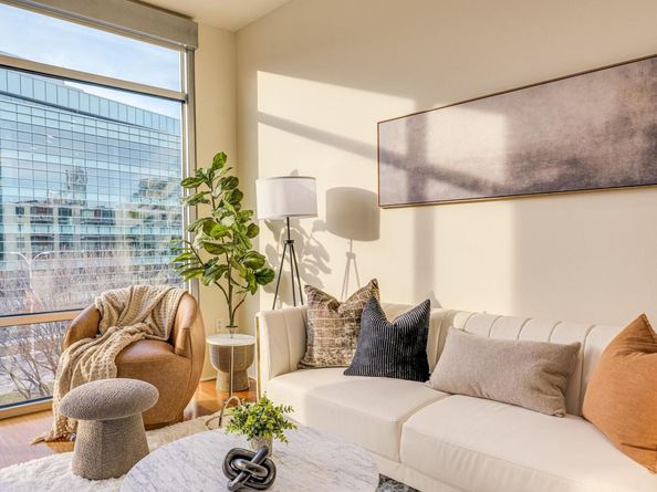 210 Lee Barton DR 421, Austin TX 78704