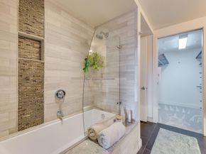 210 Lee Barton DR 421, Austin TX 78704