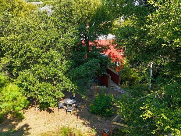 20 N Peak RD, West Lake Hills TX 78746