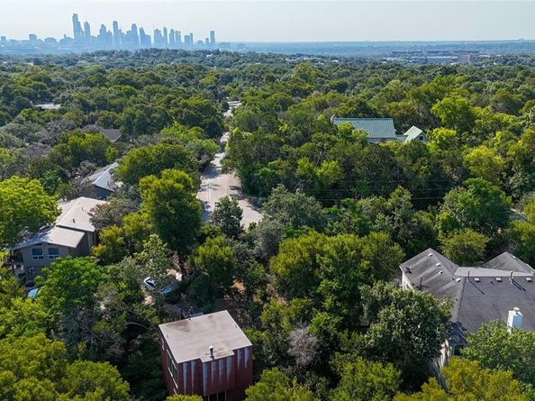 20 N Peak RD, West Lake Hills TX 78746