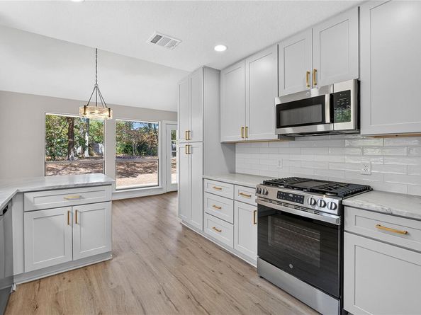 11202 Balcones Woods CV, Austin TX 78759