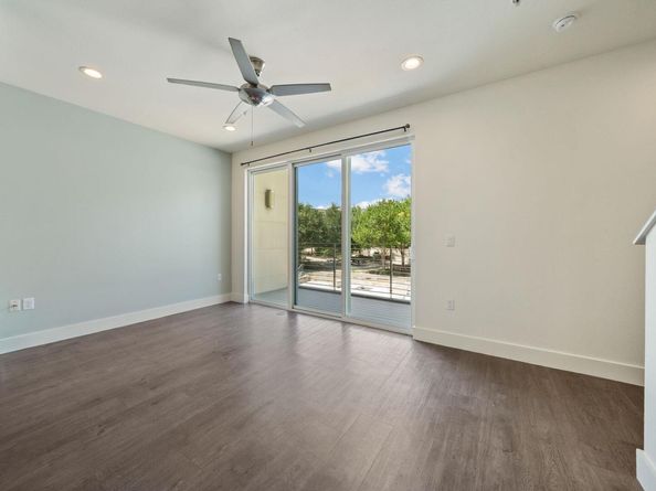 604 N Bluff DR 214, Austin TX 78745