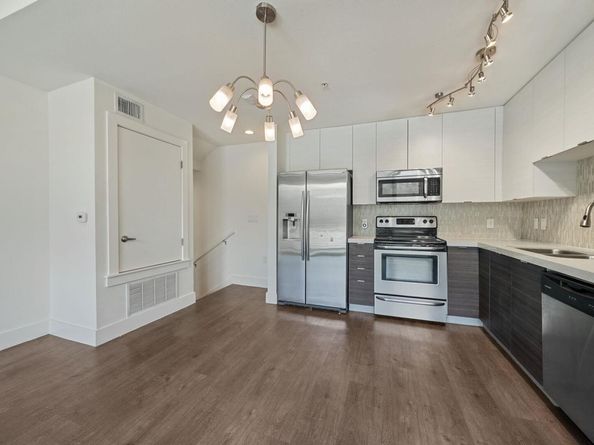 604 N Bluff DR 214, Austin TX 78745