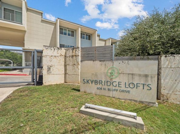 604 N Bluff DR 214, Austin TX 78745