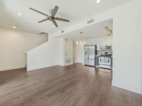 604 N Bluff DR 214, Austin TX 78745