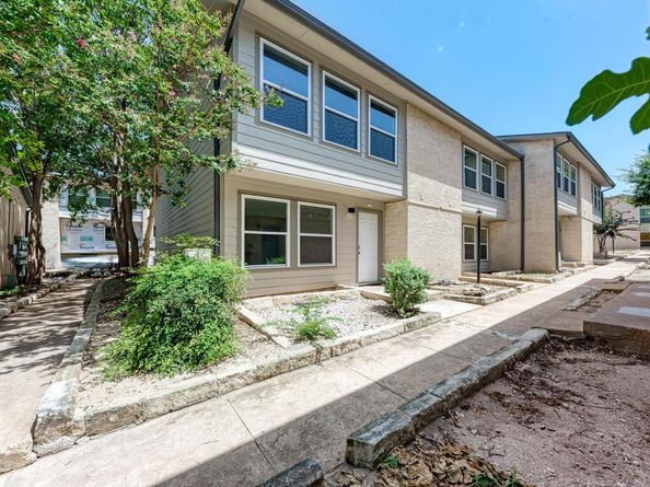2124 Burton DR 136, Austin TX 78741
