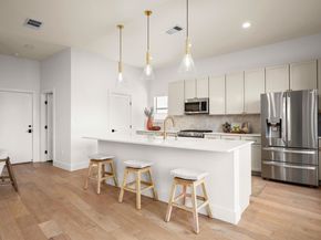 2205 Thornton RD A, Austin TX 78704