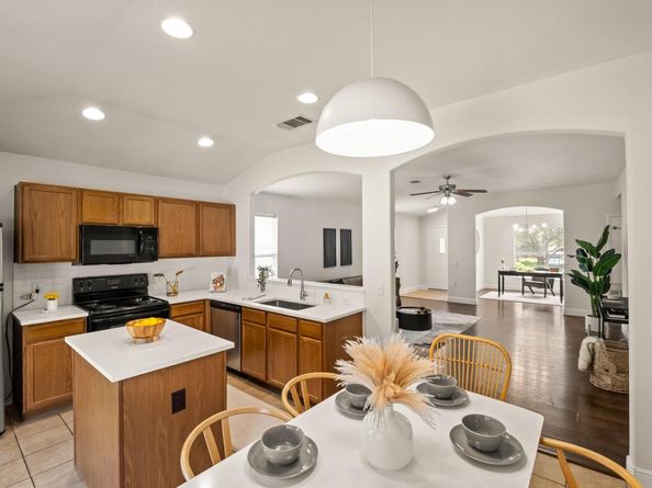 5901 Nelson Oaks DR, Austin TX 78724