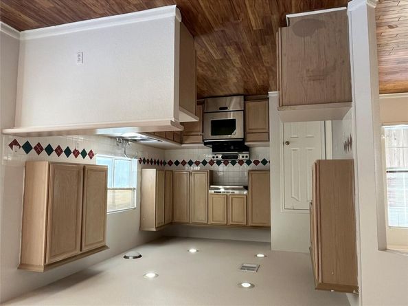 402 Keenland DR, Georgetown TX 78626